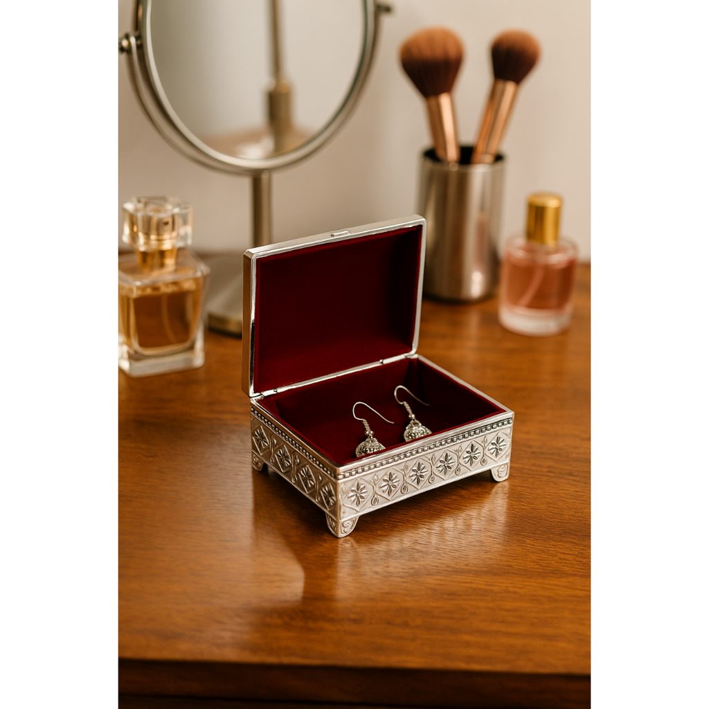 Elegant Enamel & Silver Plated Jewellery Box(white)
