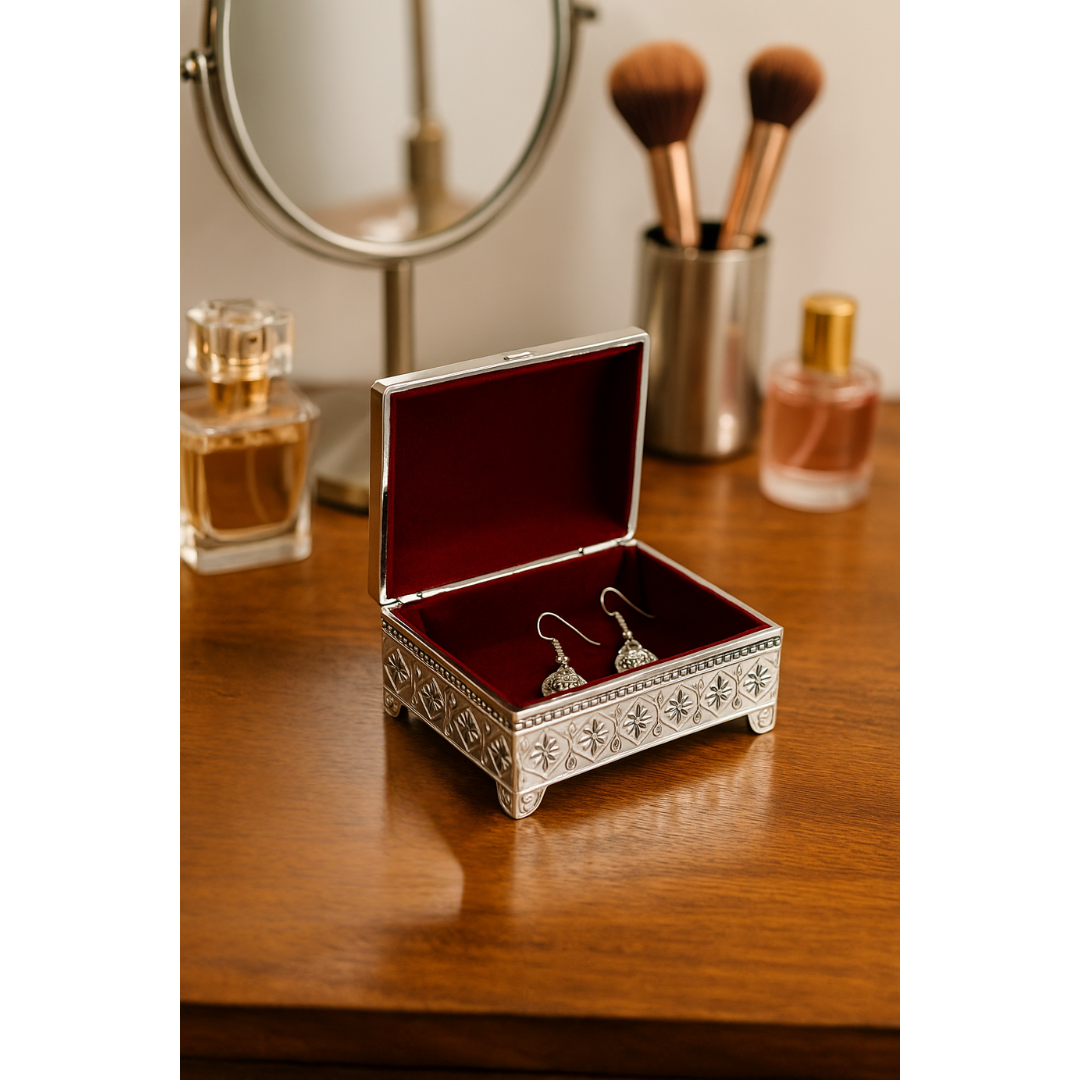 Elegant Enamel & Silver Plated Jewellery Box(white)